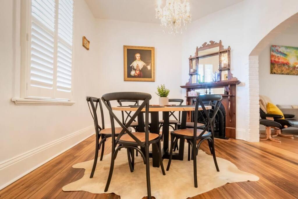 Historic Beauty In The Cbd! Parking And Wifi Apartment Launceston Luaran gambar